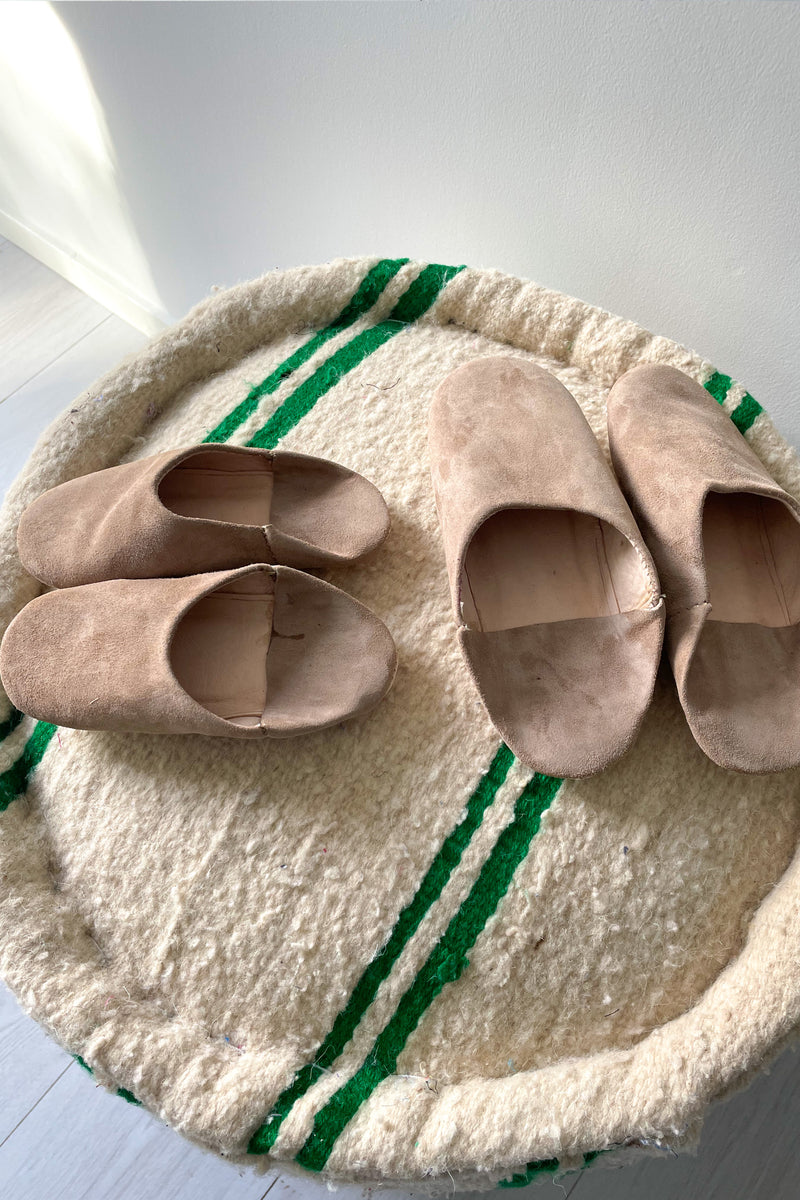 BABOUCHE SUEDE SLIPPERS. - Sand